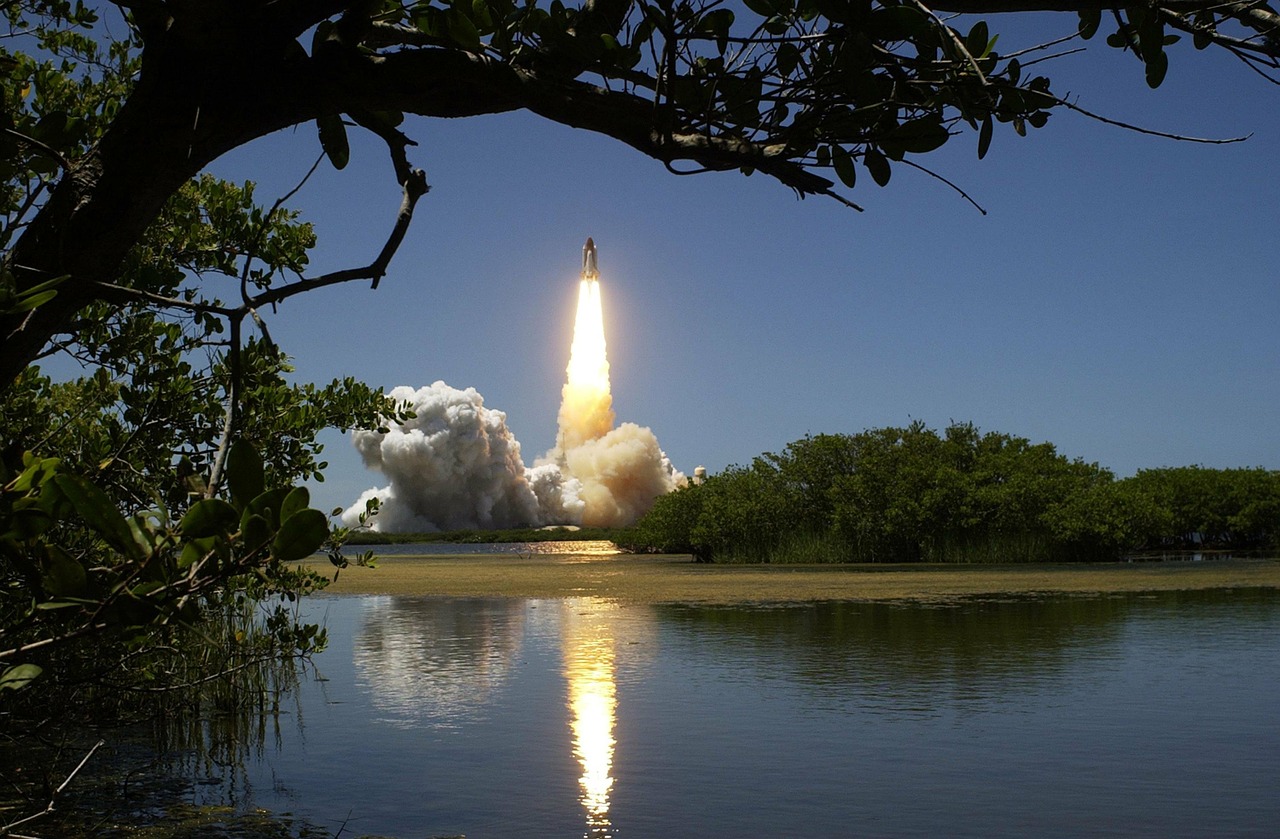 content generation publishing image of outbound rocket to get inbound leads